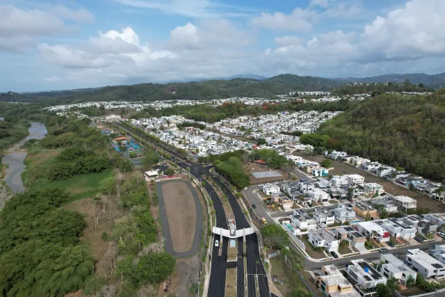 Vista aérea del Complejo Encantada, Trujillo Alto